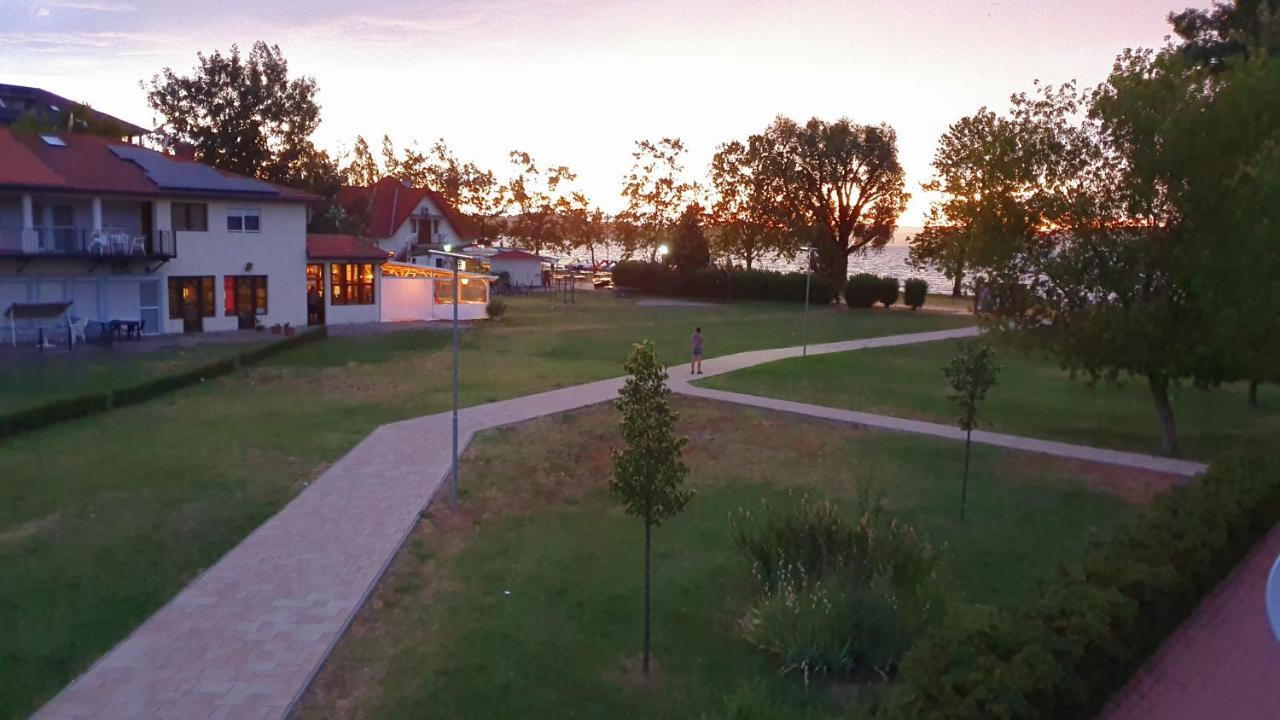 Wellapartman Zamárdi Exteriér fotografie